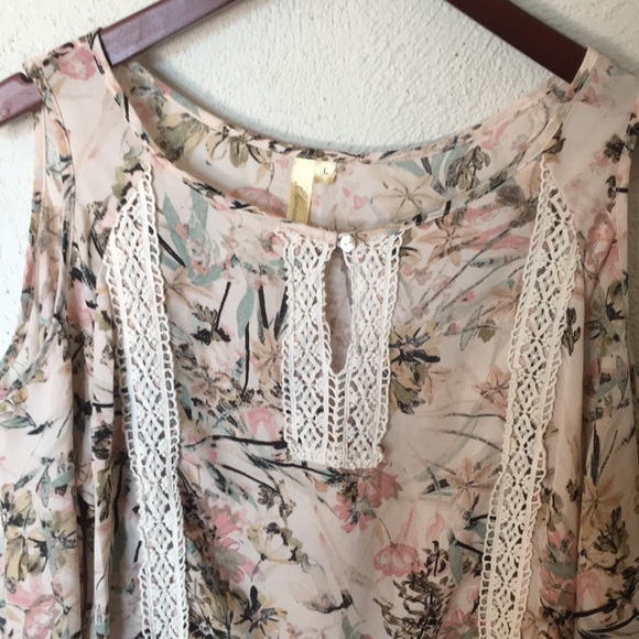 Chenault floral lace cold shoulder blouse - Picture 2 of 10